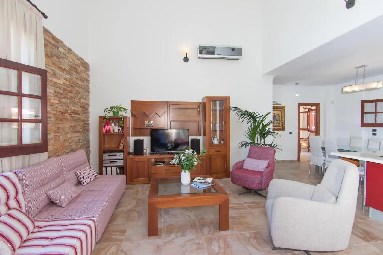Villa Mogaren Vega de San Mateo Bed & Breakfast